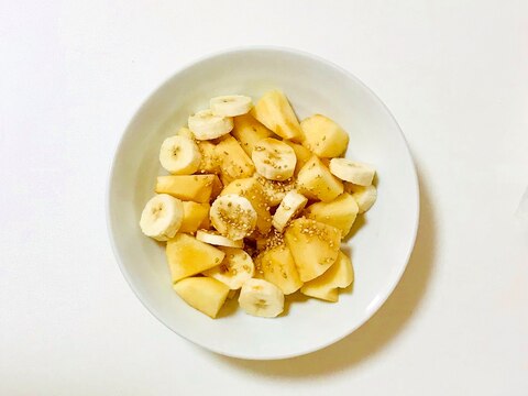 リンゴとバナナの簡単フルーツサラダ